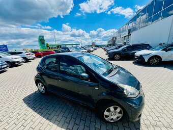 TOYOTA Aygo 1.0 2011 tmavě šedá - 4