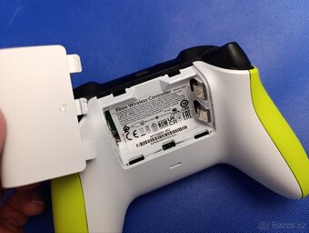Xbox One Wireless Controller - 4