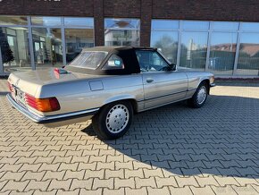 Mercedes SL560 NEMECKY TECHNICÁK. R 107 - 4