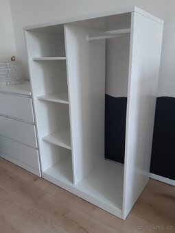 Otevřená bílá šatní skříň Ikea Syvde - 4