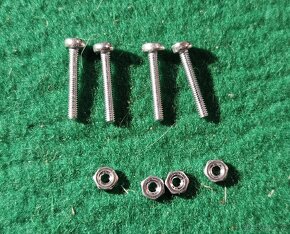 Sada čtyř šroubků a matek pro heasdshell gramofonu - 4