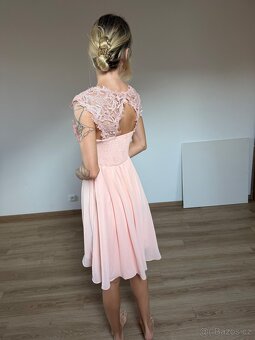 Meruňkové šaty s krajkou L - 4