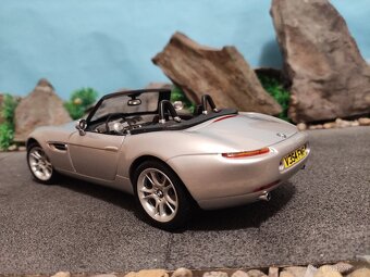Prodám model 1:18 BMW Z8 kyosho - 4
