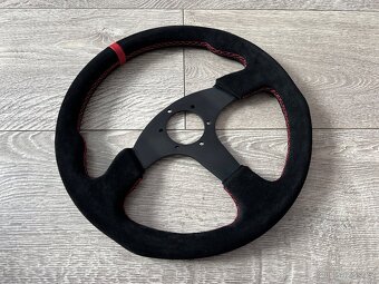 Nový černý tříramenný sportovní volant ( 350mm ) červená nit - 4