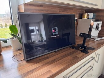 Nabízím televizi LG s úhlopříčkou 80 cm - 4