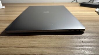 MacBook Pro (15 palcový, 2016) - 4