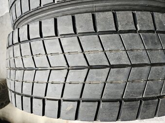 Záběrové pneu 295/60R22,5 - 4