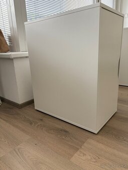 Bílá ikea skříňka - 4