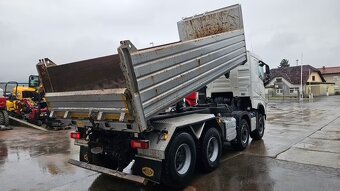 VOLVO FH 13 500 8x4 třístranný sklápěč - 4