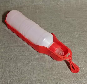 Cestovní láhev s miskou pro psa 0,5 litru červená - 4