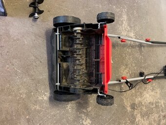 Elektrický vertikutátor a provzdušňovač trávníku Hecht - 4