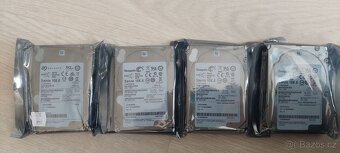 SAS disky  Seagate, Fujitsu, HGST 300GB - 4