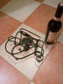 Kovaný stojan na víno - 4