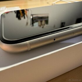 iPhone 11 64 gb bílý - 4