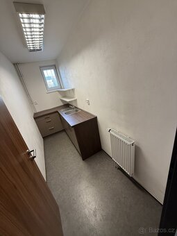 Pronájem kanceláří + kuchyňka a WC, Vítkovice, hezký stav - 4