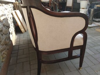 Luxusní dvoumístná sofa po renovaci. - 4
