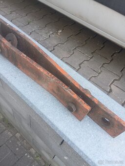 Spodní závěs na Zetor - 4
