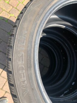 CELOROČNÍ 235/40 R18 VREDESTEIN - 4