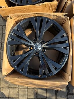 ORIGINÁL Alu Volkswagen KALAMATA R18, 5x112 - TOP STAV - 4