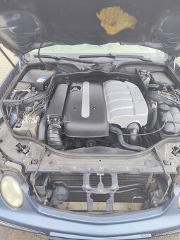 Mercedes 211 - 4