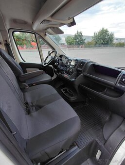 Dodávka Boxer L4H3 Maxi s nákladovou rampou k pronájmu - 4