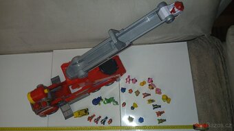 Tlapková patrola - Velké hasičské auto s efekty a figurky - 4