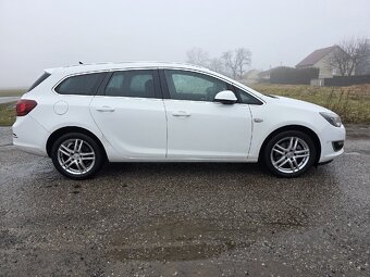 Opel Astra Sports Tourer 2013 - 4