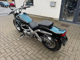 Suzuki VZ 800 Marauder - 4