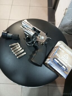 Prodám vzduchovou pistoli colt Legends s25 - 4