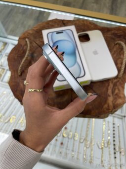 iPhone 15, 128 GB - 4