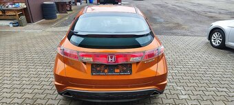 Honda Civic 1.8i - 4
