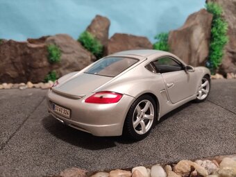 Prodám model 1:18 porsche cayman - 4