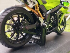 Yamaha YZF-R1 (model 1:12) - 4
