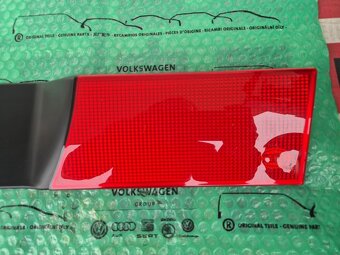 zadní odrazový panel mezi světla HELLA Škoda Felicia před FL - 4