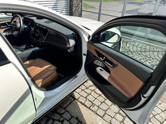 Mercedes E-220d 4-Matic AMG + Exclusive stav nového 4D - 4