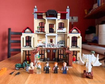 LEGO Jurassic World 75930 Řádění Indoraptora v Lockwoodově - 4