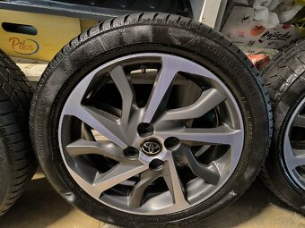 ALU kola Toyota Yaris 4x100 R16 Originál,zimní pneu6mm+TPMS - 4