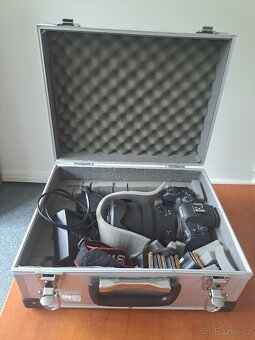 Digitální fotoaparát značky Canon R6 + objektiv, nabíjecí ba - 4