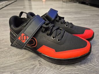 Five Ten Kestrel Black Solar Red, vel. 44 - 4