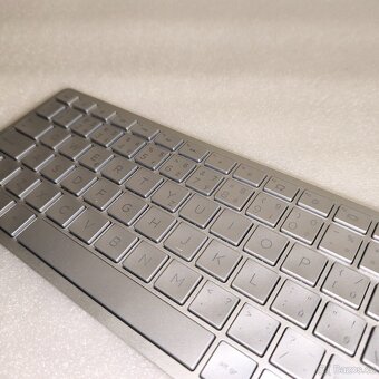 Bezdrátová klávesnice HP 970 programmable CZ podsvícená - 4