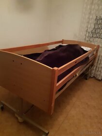 Polohovací elektrická zdravotní postel - 4