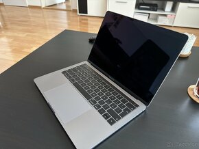 MacBook Pro 13” i7, 16GB RAM, 2TB SSD - 4