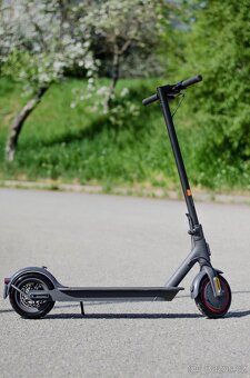 Elektrokoloběžka Xiaomi Mi Scooter Pro 2 - 4