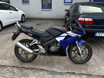 Honda cbr125r 34999kč - 4