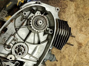 Motor jawa 250/353 kývačka - 4