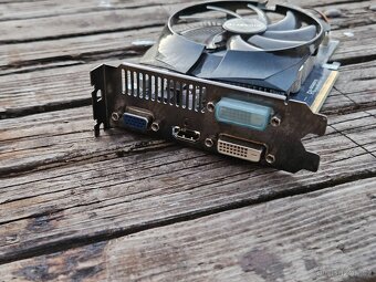 Gigabyte HD 7750 2 GB - 4