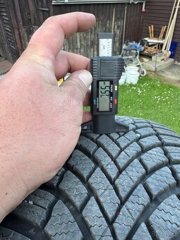 Zimní pneu 215/65 R17 - 4