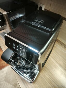 Plně automatický kávovar Philips LatteGo - 4