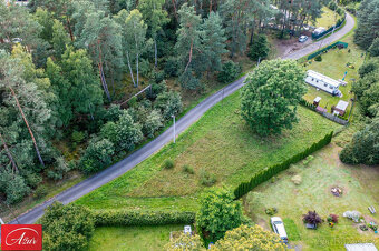 Rovinatý pozemek v krásné, zelené lokalitě - Ploužnice p. R. - 4