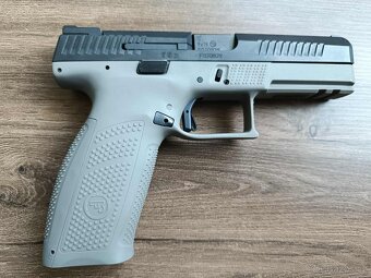 Pistole CZ P-10 F + set příslušenství - 4